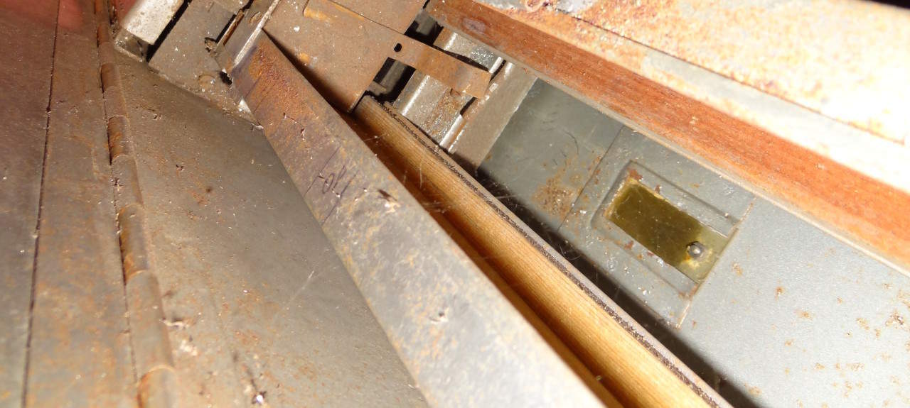 Seitz-Werke-Zigaretten-automat-tear-down (18)