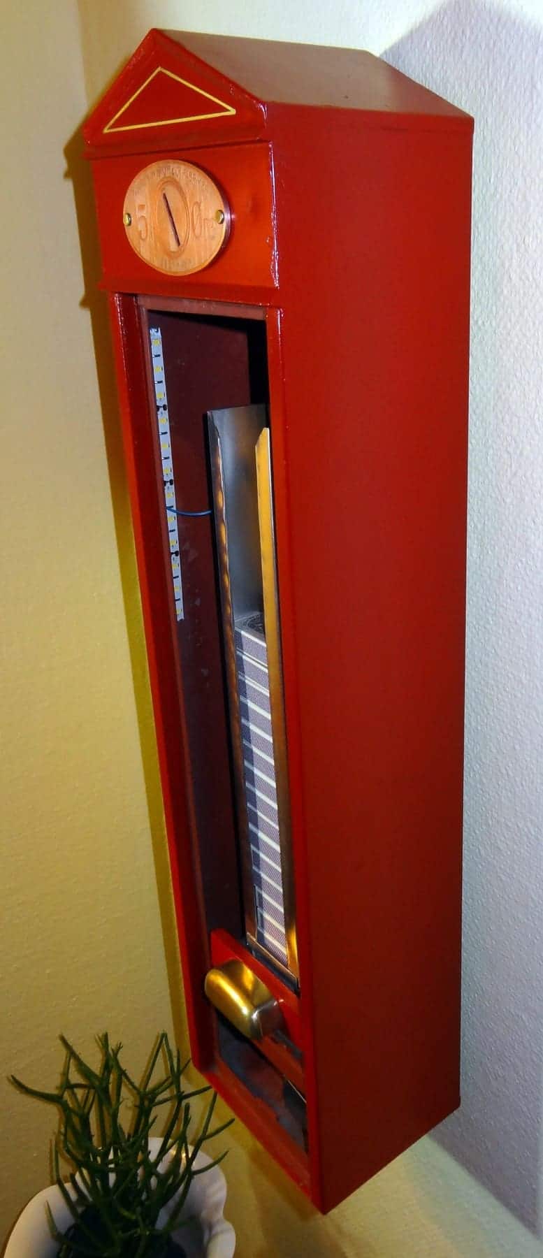 Rød Wistoft tændstiksautomat - ny front, skilt og bakke (4)