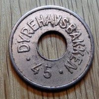 Dyrehavsbakken 45, Spillemærke MEKA 25 (hul) (2)