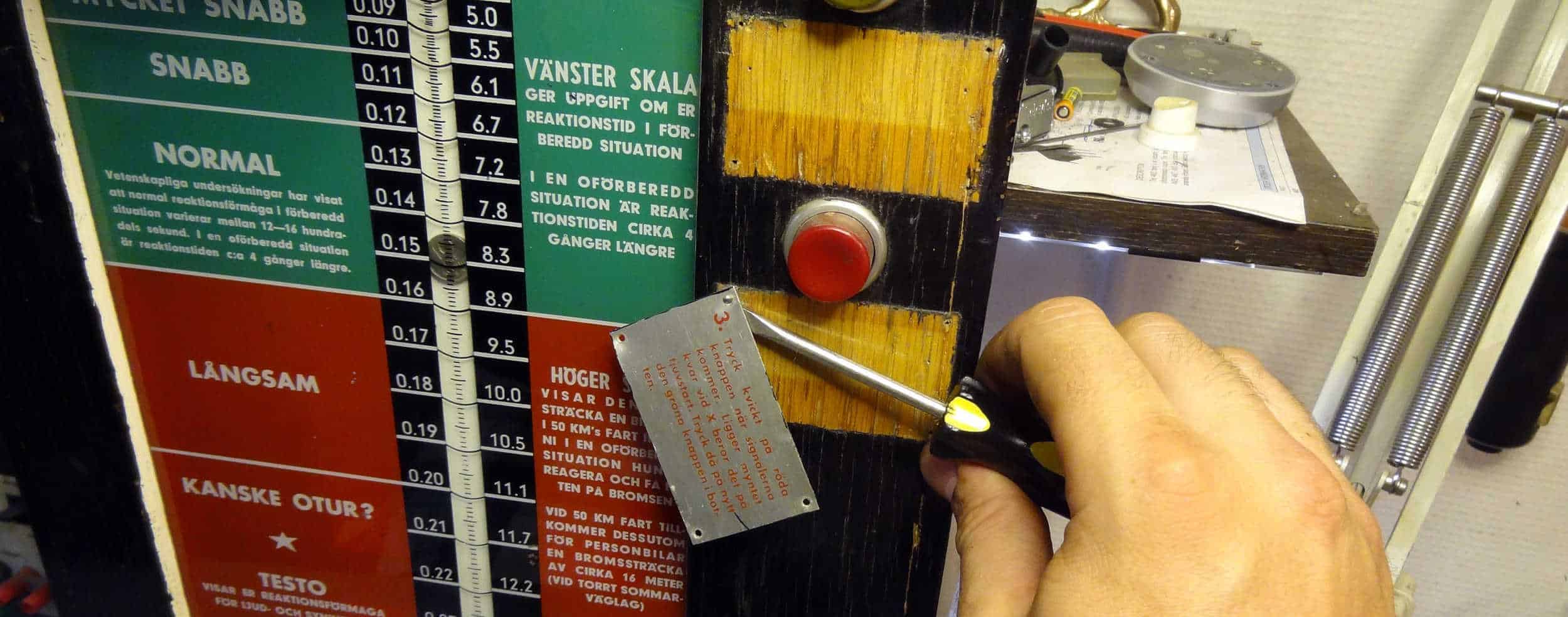 Testo automaten skilles ad, afprøves og maling strippes (2)