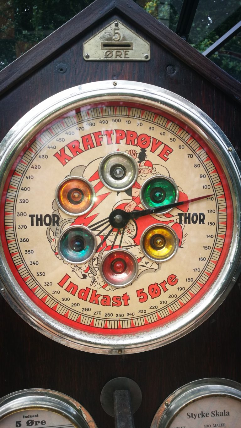 Thor kraftprøve: Fremvisning – Restaurering af automater